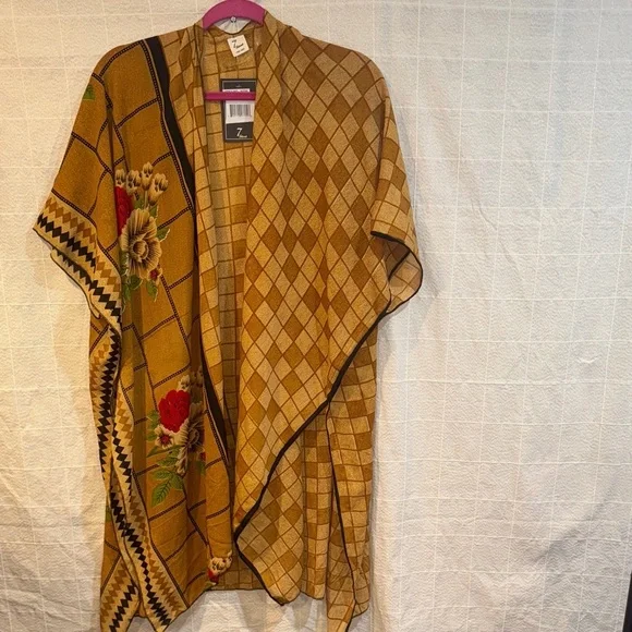 Elegant Tan Floral Women's Shawl - Picture 2 of 5